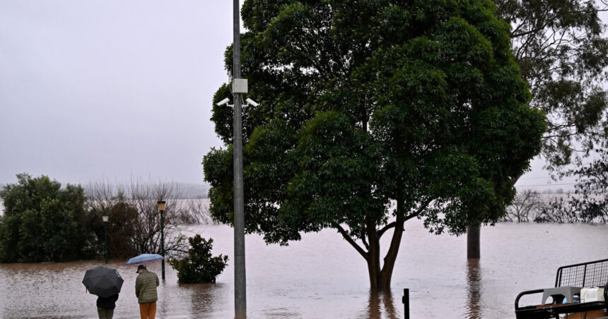 video prapad in australia din cauza inundatiilor doi oameni au murit iar mai multe localitati sunt izolate 682ee9c33adc3