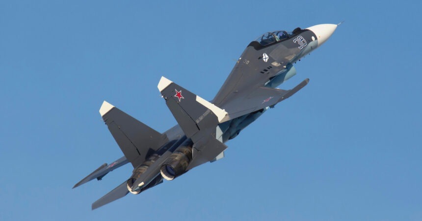 video premiera mondiala reusita de fortele ucrainene au doborat un avion de vanatoare rusesc su 30 cu o racheta trasa de pe o drona navala 68160dc5176be