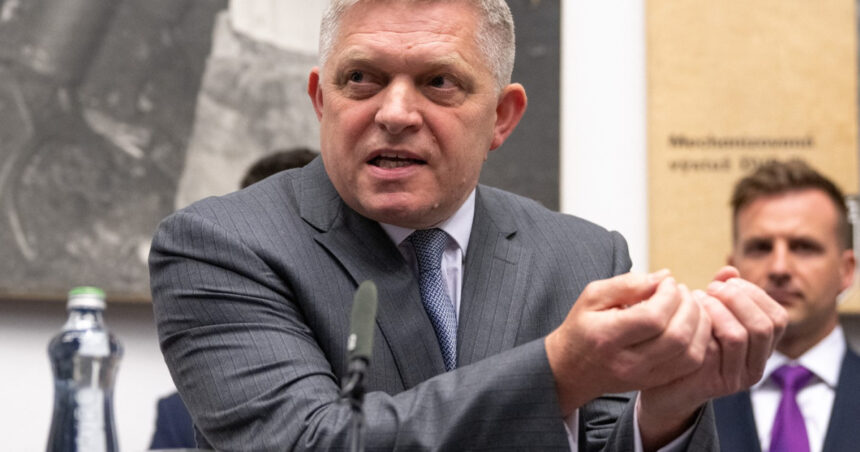 video premierul slovac robert fico a tinut o sedinta de guvern in locul in care era sa moara acum un an cand a fost impuscat 6827189e7f5d8