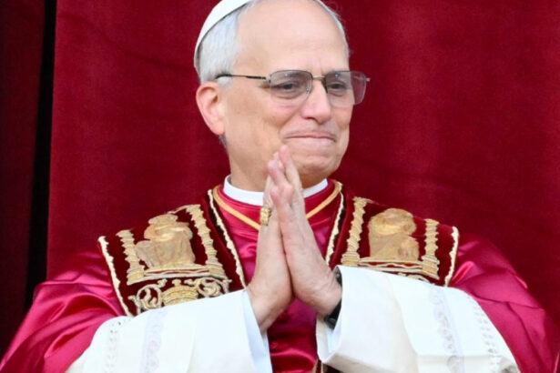 video primul mesaj transmis de papa leon al xiv lea de la balconul bazilicii sf petru 681cfd007a2c8