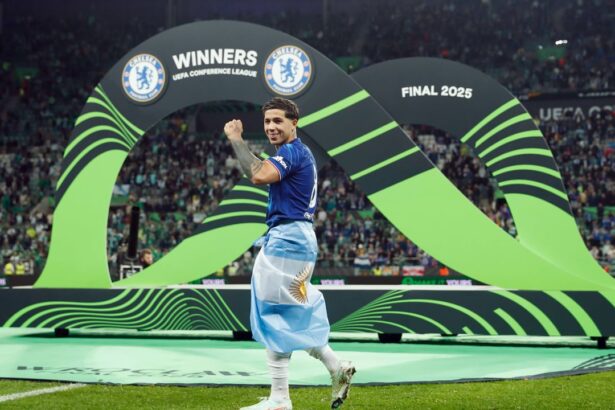 video recordul vechi de 60 de ani al lui bobby moore ramane in picioare si dupa finala castigata de chelsea 6837fc7cdaac8