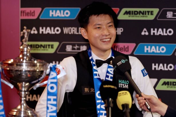 video soc la crucible chinezul suspendat aproape 2 ani pentru meciuri aranjate a devenit campion mondial la snooker 6819b10258778