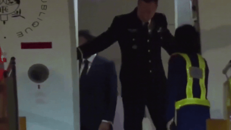 video un moment de complicitate imagini controversate in care brigitte macron pare a l lovi pe emmanuel macron 68344118350c8