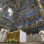 videofoto papa leon al xiv lea a oficiat vineri prima sa slujba in capela sixtina ce a spus in omilie 681de96e96762