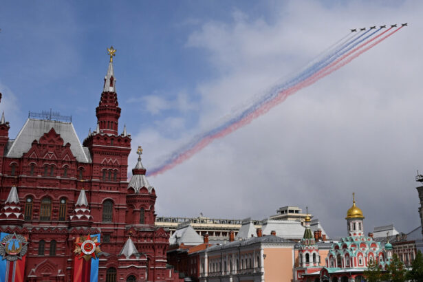 videofoto parada militara in piata rosie din moscova astazi vladimir putin sarbatoreste ziua victoriei sub amenintarea dronelor ucrainene 681da2459ce33