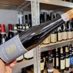 vinul zilei un riesling cu arome de minerale fum fructe coapte si ierburi aromatice se potriveste perfect cu antreuri fine salate usoare sau preparate vegetariene cotat cu 96 de puncte de james 68170527cbe5e