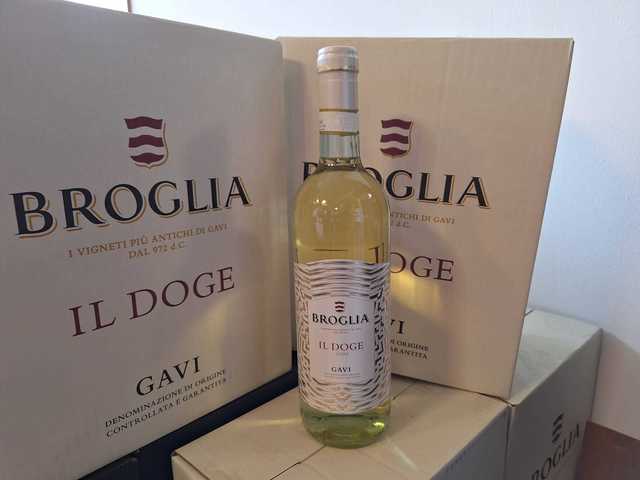 vinul zilei un vin alb cu note florale vegetale si de fructe albe proaspat si reconfortant perfect pentru aperitive preparate usoare sau momente de relaxare in compania celor dragi 682ec02692595