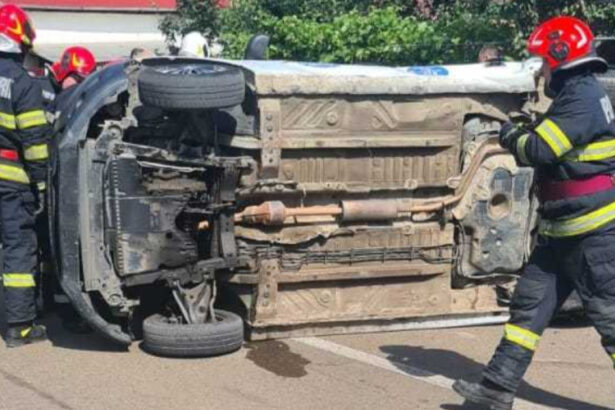accident grav in botosani un autoturism s a rasturnat in urma impactului trei copii si doua femei au ajuns la spital 684fe6047fa47