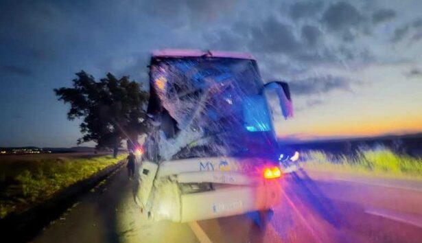 accident grav intre un microbuz si un autocar pe dn2 o persoana a decedat iar alte cinci ranite 6862353616e00