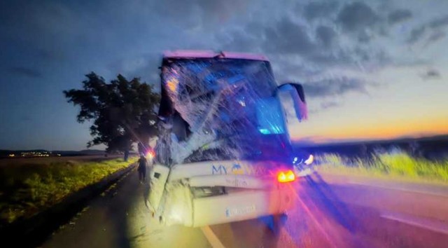 accident grav intre un microbuz si un autocar pe dn2 o persoana a decedat iar alte cinci ranite 6862353616e00