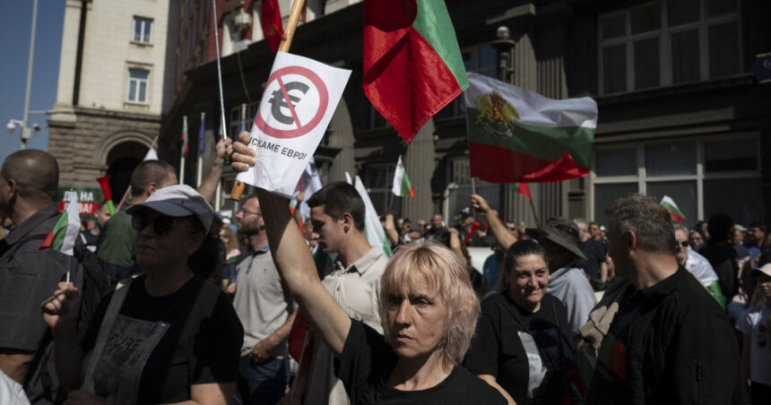 cat de pregatita este bulgaria pentru trecerea la moneda euro in 6 luni oamenii se tem ca nivelul de trai se va prabusi 685c5d8bf0c38