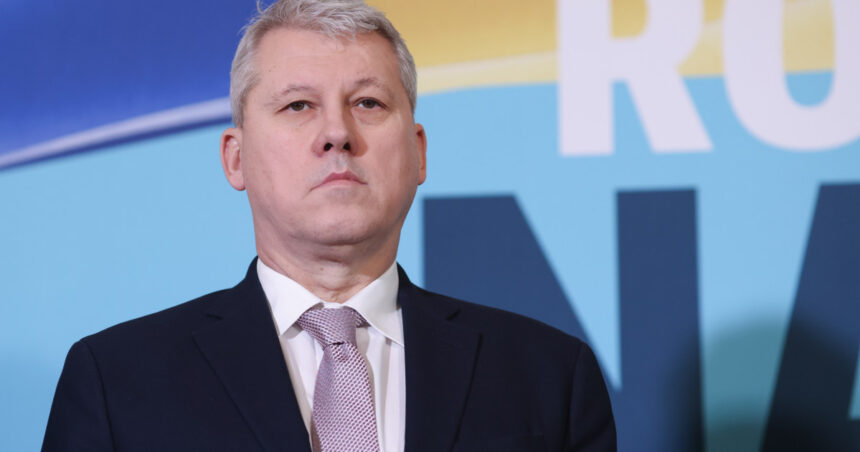 catalin predoiu anunta ca primeste o singura indemnizatie lunara aferenta functiei de ministru 685db1bf83fb9