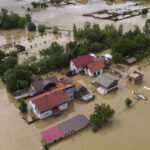 catalin predoiu despre inundatiile din covasna codurile galbene si rosii sunt active echipele de interventie raman pe teren 683c5e52c02a6