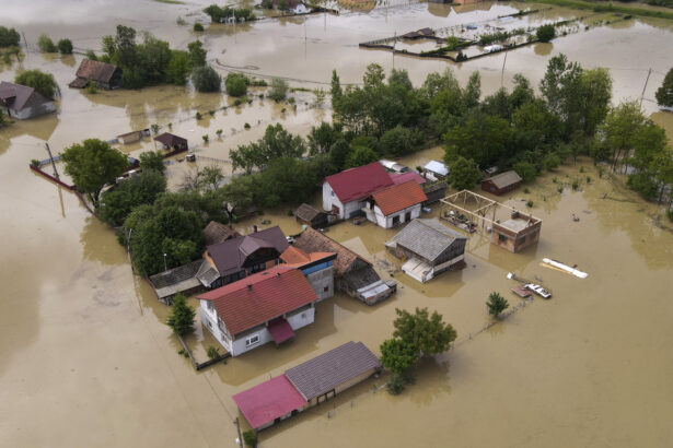 catalin predoiu despre inundatiile din covasna codurile galbene si rosii sunt active echipele de interventie raman pe teren 683c5e52c02a6
