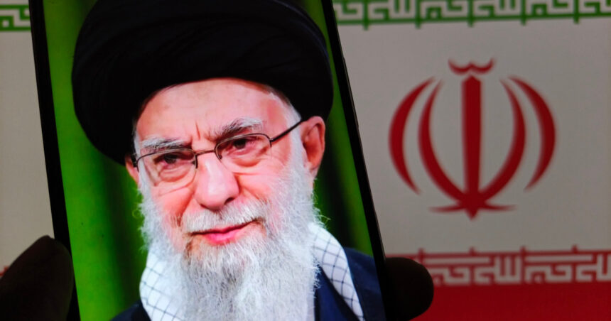 cine este ali khamenei liderul suprem al iranului un adversar declarat al sua si al israelului si cum si a consolidat puterea 68525023a8ab9