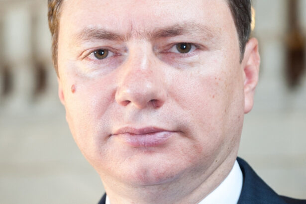 cosmin marinescu doctor in economie romania a ajuns in procedura de deficit excesiv in 2019 inainte de crizele multiple 6852ade015722