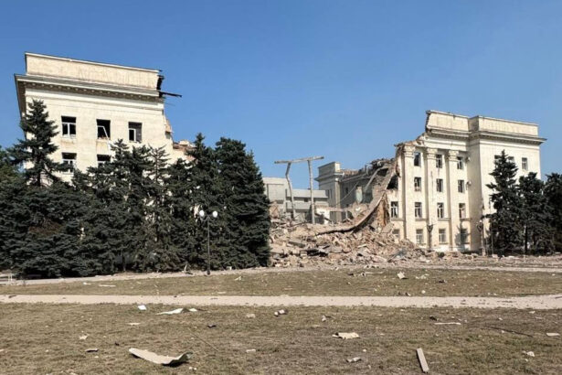 creaturi complet bolnave reactia lui zelenski dupa ce rusia a doborat cu bombe cladirea administratiei din herson 6841d9cc91150