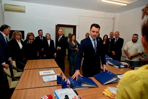 depus in parlament si sustinut de crusoveanu pnl comisia de evaluare obligata sa preia documentatia de la persoanele cu handicap si sa o transmita direct institutiilor competente 683d9cd367d65