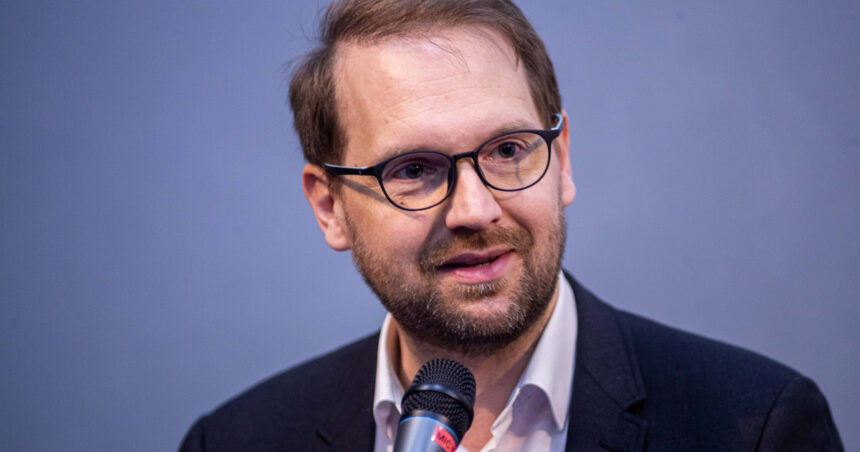 dominic fritz trebuie sa terminam cu o politica externa in forma de roman ghiocel 68569db9b99a9