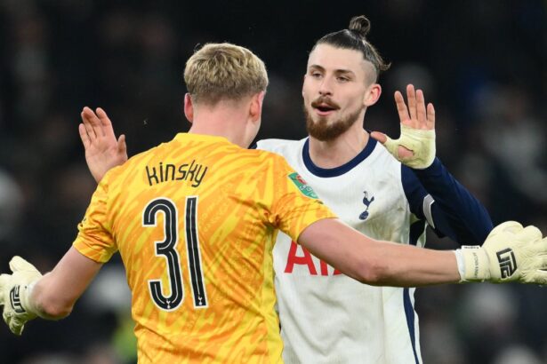 dragusin si colegii sai de la tottenham facuti praf nu luati in seama ce spun baietii astia 684d8f86d0cd6