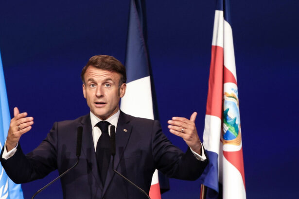 emmanuel macron contestarea prioritatii acordate climei este o greseala uriasa liderii lumii reuniti la nisa pentru unoc3 6845d46791d08