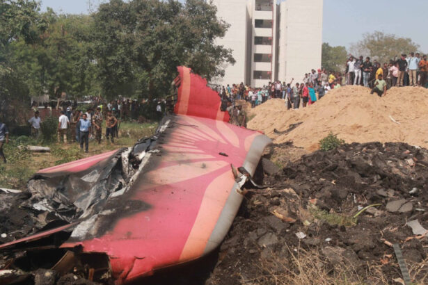 exclusiv ce spune un fost pilot roman care a zburat chiar pe tipul de avion prabusit in india despre tragedia aviatica de la ahmedabad 684ad0950854f