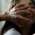 femeie filata de doi indivizi care nu mai aveau bani de alcool in tomis nord au agresat o iar telefonul furat l au ascuns intr o priza 685097b15560f