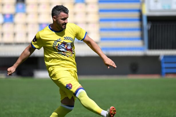 foto constantin budescu din nou pe teren meciul in care a evoluat jucatorul de 36 de ani 6856d110ecf99