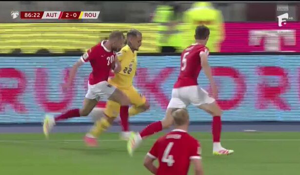 foto in ce minut l a introdus mircea lucescu pe alex mitrita in austria romania si ce a facut la doar trei minute de la intrarea sa 6844a5e6989a3