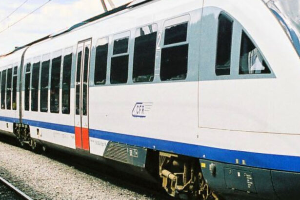 foto incendiu la un tren sageata albastra care circula pe ruta pitesti bucuresti 90 de calatori au fost evacuati 68623ebacf242