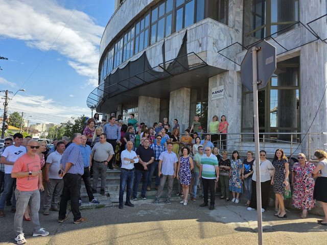 foto protestele spontane continua la anaf angajatii sunt nemultumiti de intentia guvernului de diminuare a sporului de conditii vatamatoare 68623c3242d14