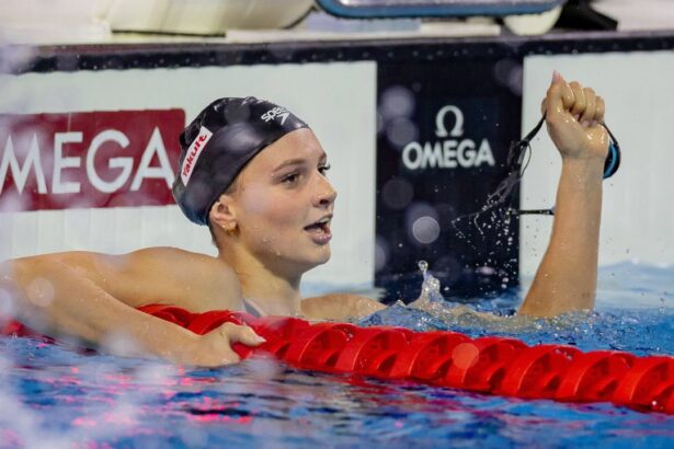 foto summer is magic canadianca summer mcintosh record mondial la 200 m mixt 6847f8cd6b42a