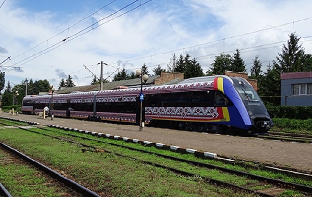 foto trenul leon primul dmu construit integral in romania dupa cel de al doilea razboi mondial ajunge in bucuresti 6852daacad44a