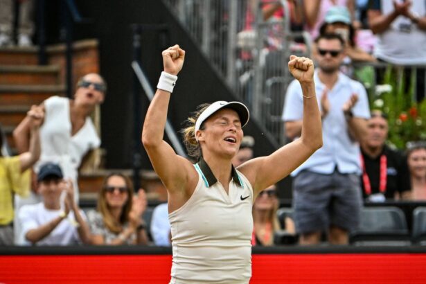 galerie foto bunica din tenis formidabila tatjana maria a castigat trofeul la londra izbucnind in lacrimi 684f07b89d3c1