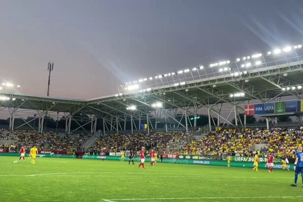 galerie foto cum arata tribunele pe arcul de triumf la romania danemarca 685458409cff1