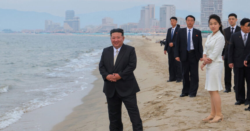galerie foto kim jong un a renuntat la rachete si s a relaxat la plaja liderul nord coreean a inaugurat o statiune de lux pe litoral 685cf16795003