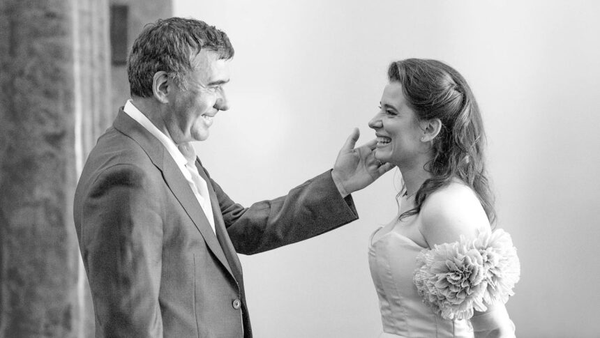 galerie foto kira hagi sosire regala la nunta fiica regelui paseste spre altar dintr o masina unica in lume 6861214e753d1