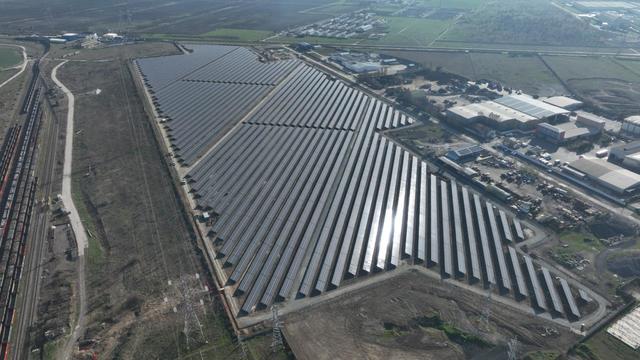 grafice productia de energie solara a acoperit luni la orele pranzului peste 50 din consumul intern 6850299e78425