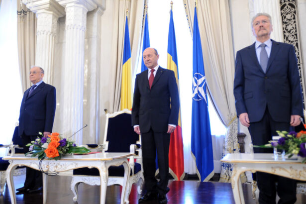 iliescu l a criticat pe basescu a vrut sa mascheze incalcarea principiilor democratiei ce spune despre revizuirea constitutiei 6854079779ab6