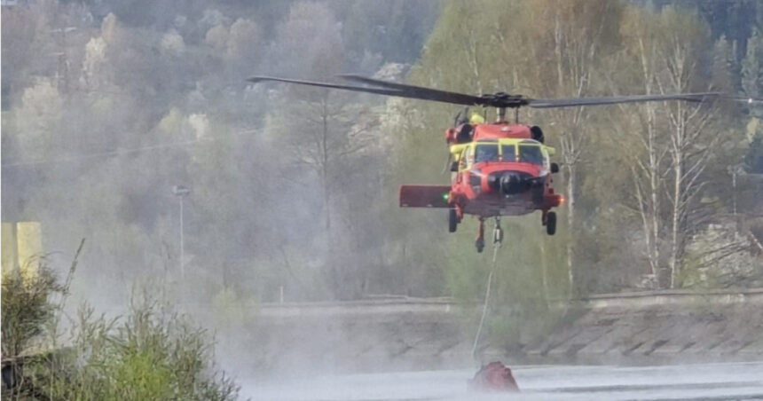 incendii de vegetatie pe clisura dunarii pompierii intervin de trei zile cu sprijinul a doua elicoptere black hawk 68569c860548b