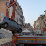 incident ciudat la roma un batran de 80 de ani a ramas blocat cu masina pe celebrele trepte spaniole 6851c37f939eb