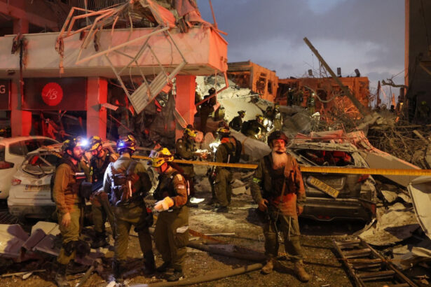 live text alarmele au sunat azi noapte in israel 7 morti in atacurile lansate de iran israelul a lovit ministerul apararii de la teheran 684e630e9155f