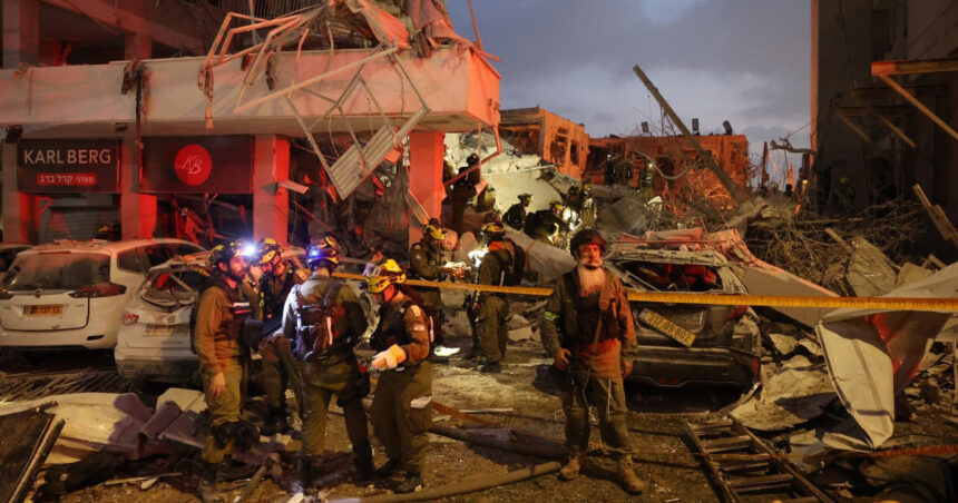 live text alarmele au sunat azi noapte in israel 7 morti in atacurile lansate de iran israelul a lovit ministerul apararii de la teheran 684e630e9155f