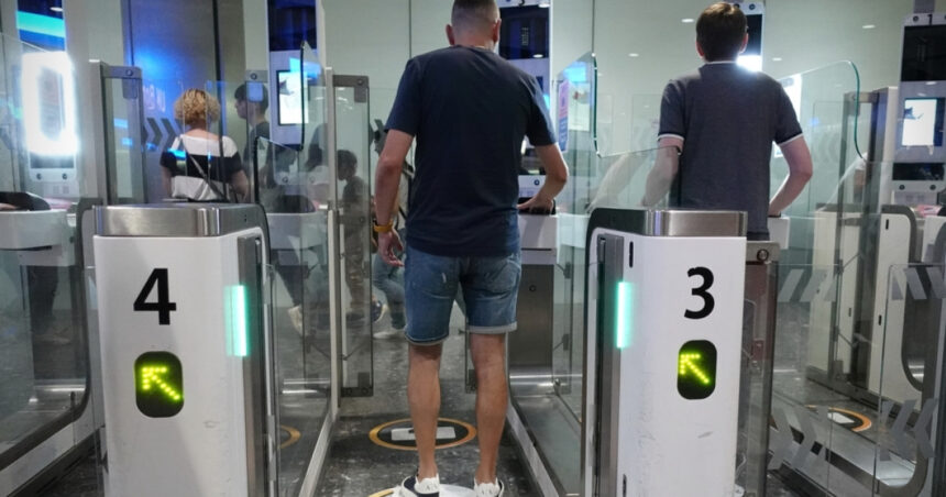 londra face eforturi pentru ca britanicii sa poata folosi portile electronice e gates cand vin in ue 68492ee1822e3