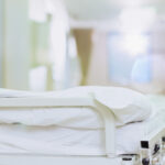 medicii care pleaca mai devreme de la spital pentru a lucra la privat risca sa ramana fara loc de munca 685fc61df36de