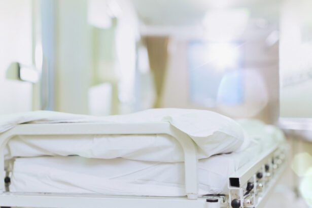 medicii care pleaca mai devreme de la spital pentru a lucra la privat risca sa ramana fara loc de munca 685fc61df36de