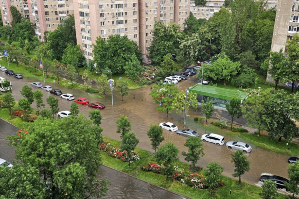 mesaj ro alert in bucuresti cod portocaliu avertizare nowcasting de vijelie traficul aerian a fost perturbat de furtuna 6846e0439adf1