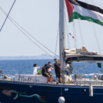 nava madleen cu 12 activisti pro palestinieni la bord inclusiv greta thunberg a ajuns in portul israelian asdod sub paza militara 68474a30f25bc