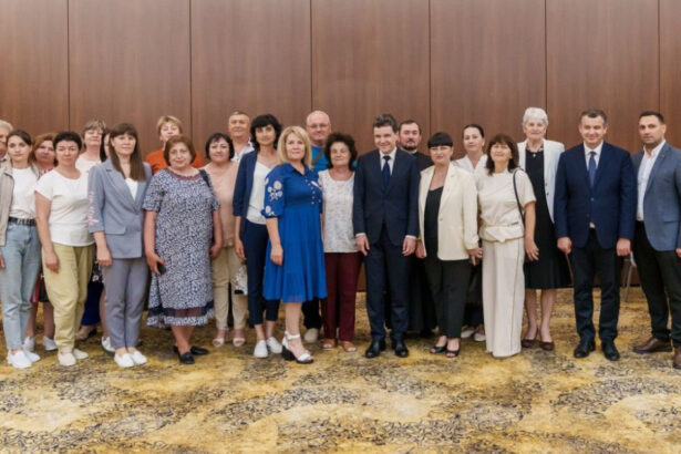 nicusor dan s a intalnit cu membrii comunitatii romanesti din zona odesa ne am asumat ca vom deschide repede consulatul de acolo 6849fb0b24f1d