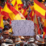 noi proteste in spania impotriva premierului pedro sanchez acuzat de coruptie zeci de mii de oameni in strada 6845ae65c374d